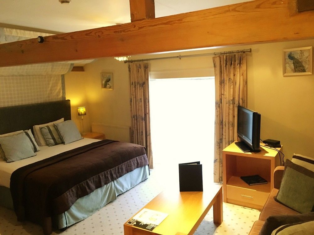 The Highworth Hotel Swindon Extérieur photo
