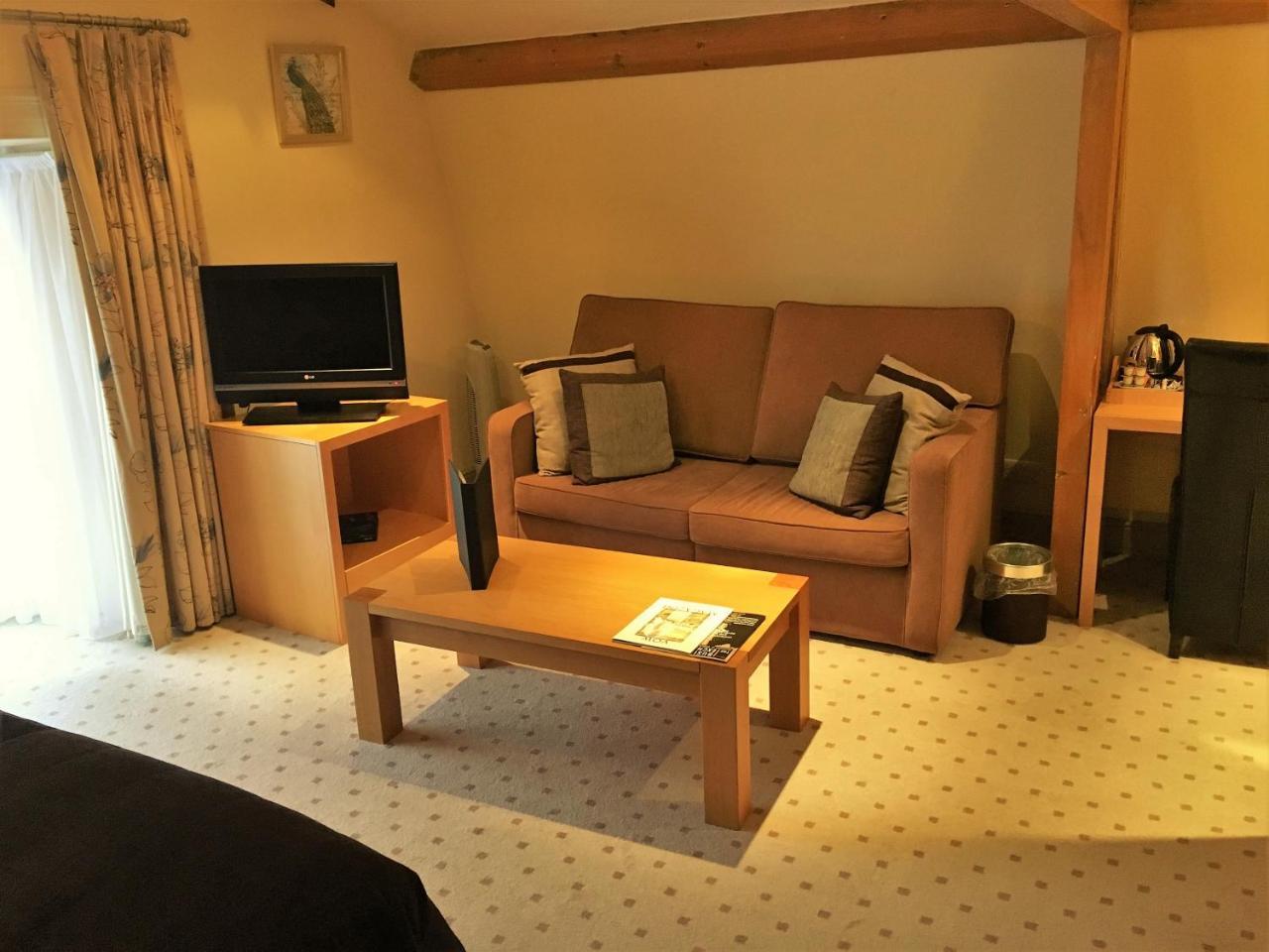 The Highworth Hotel Swindon Extérieur photo