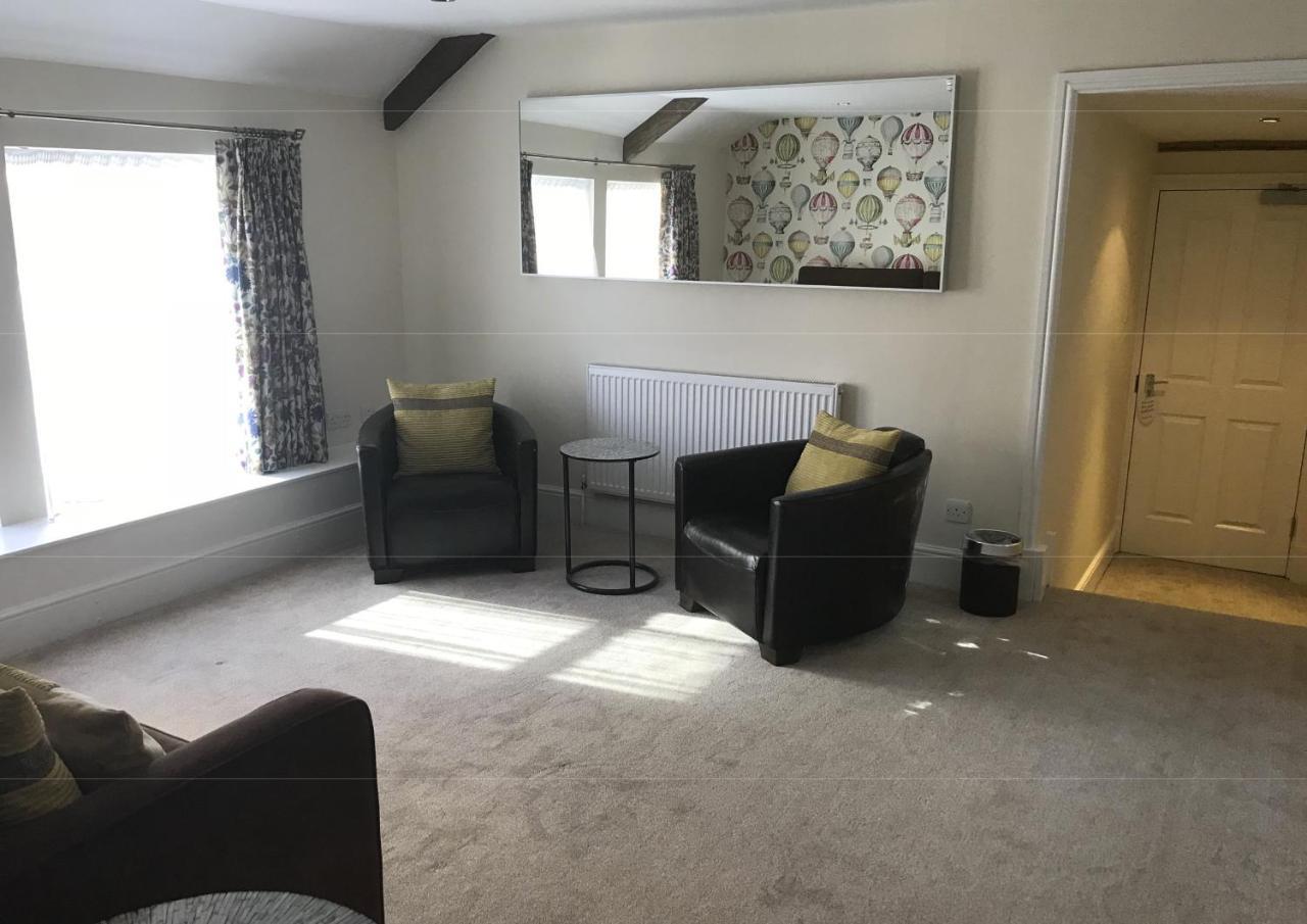 The Highworth Hotel Swindon Extérieur photo