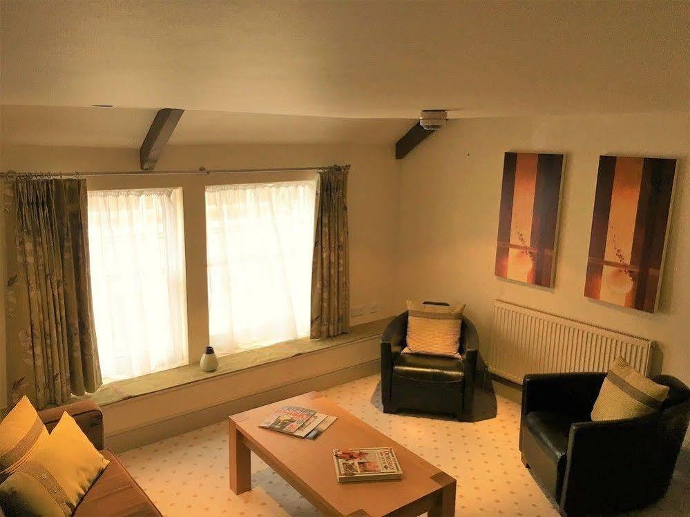The Highworth Hotel Swindon Extérieur photo