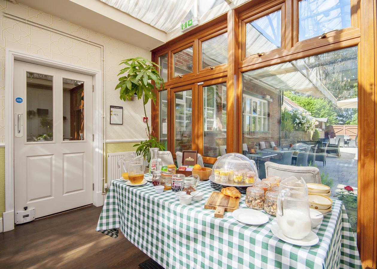 The Highworth Hotel Swindon Extérieur photo