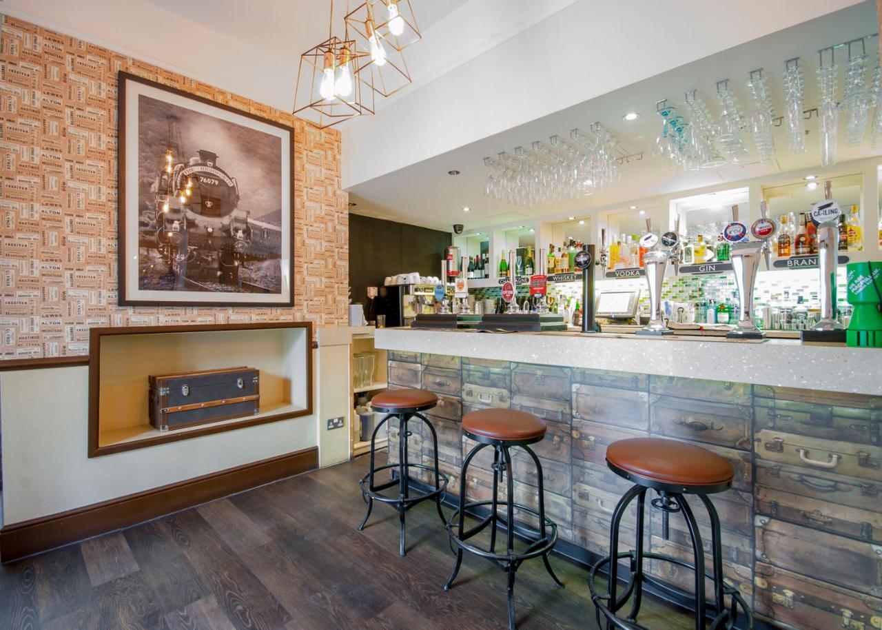 The Highworth Hotel Swindon Extérieur photo