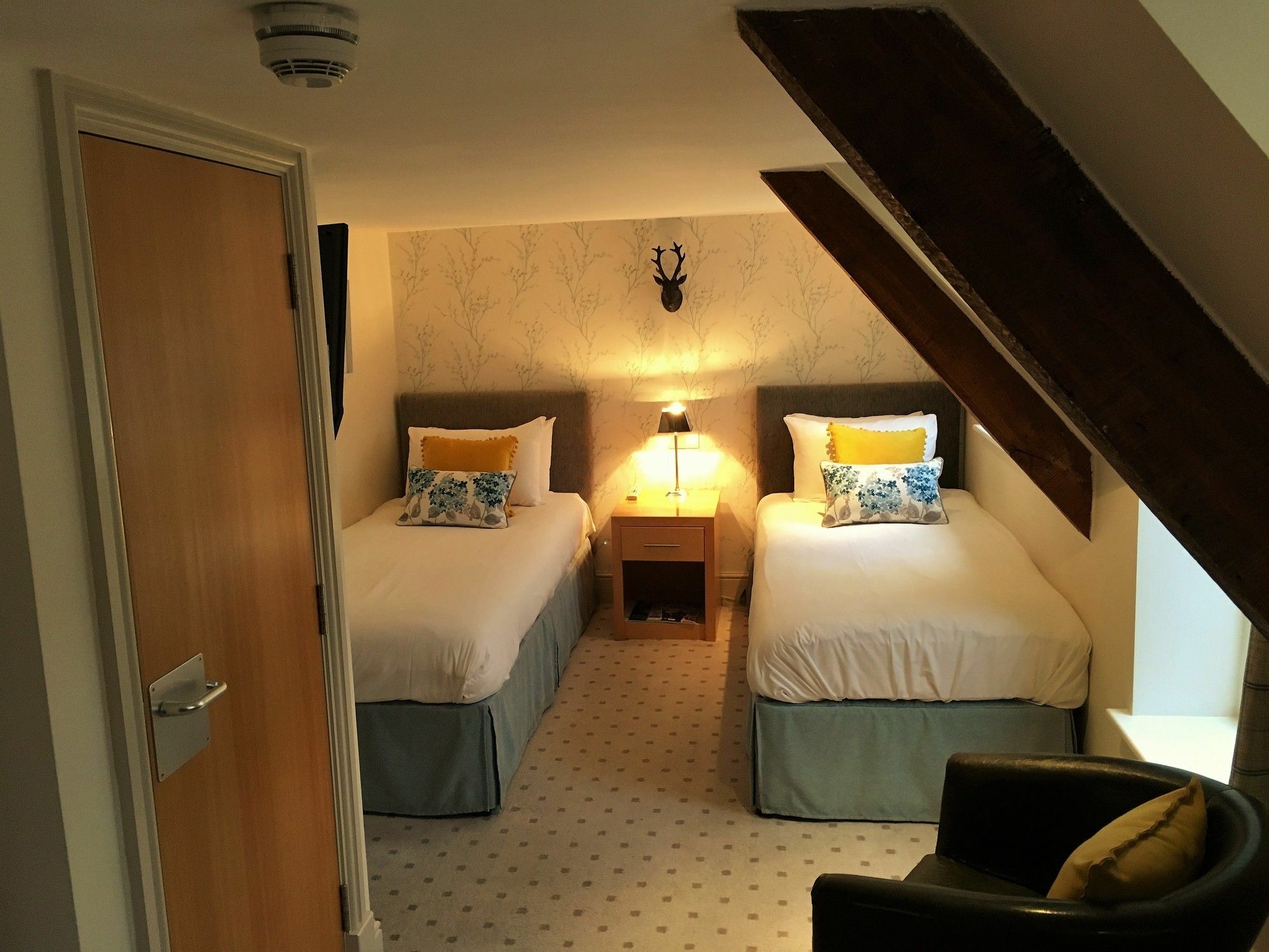 The Highworth Hotel Swindon Extérieur photo